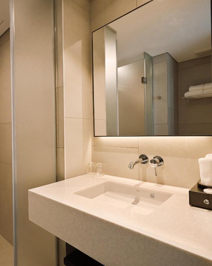 Triple E Hotel Metro Ben Thanh 胡志明市 外观 照片